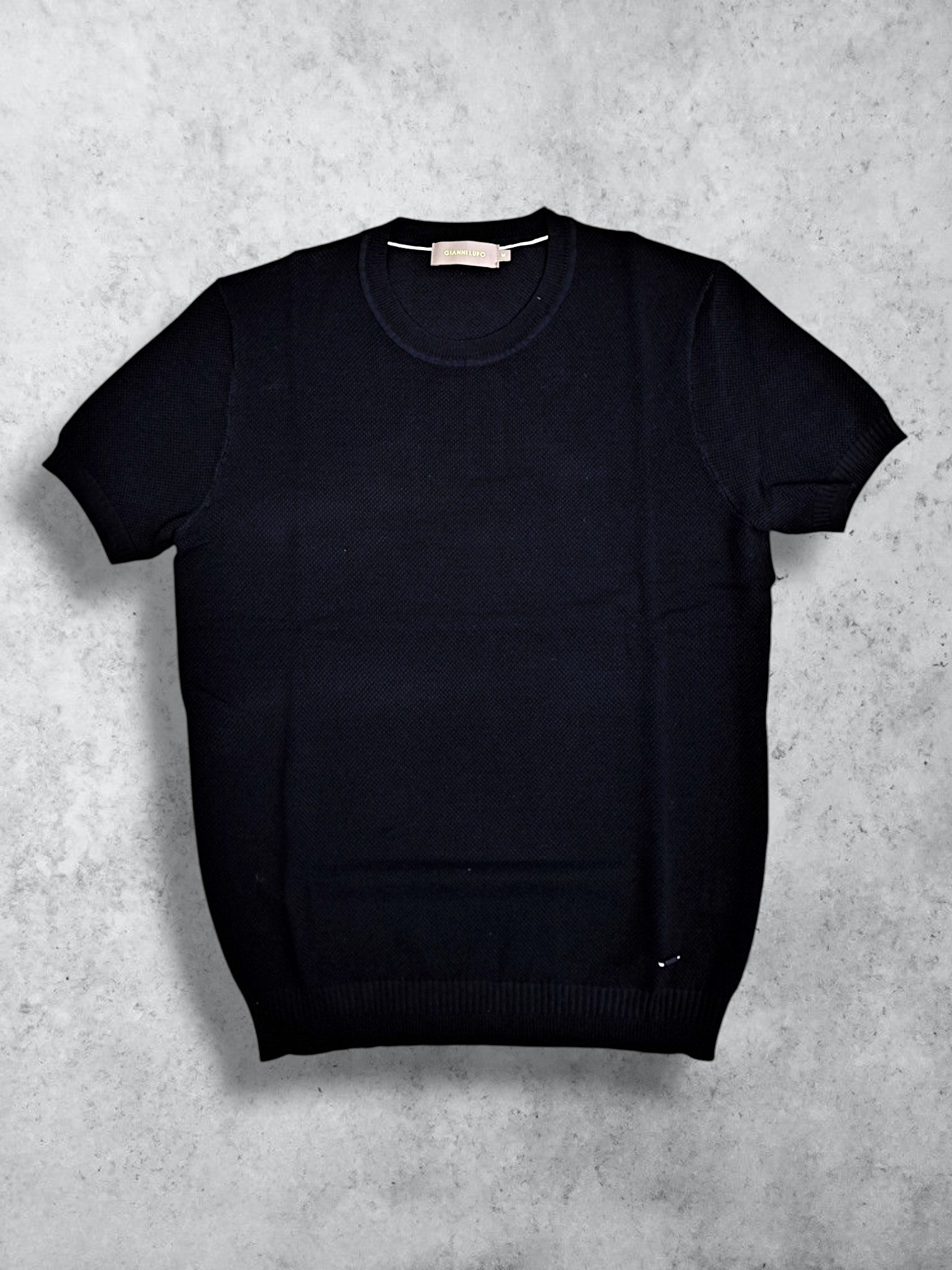 T-SHIRT IN MAGLIA LAVORATA NERA