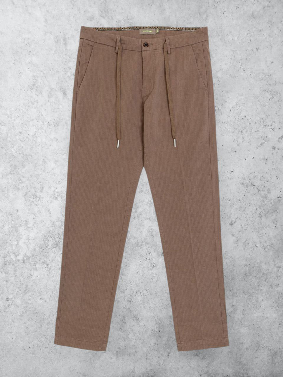 CHINO CON COULISSE GESSATO BROWN